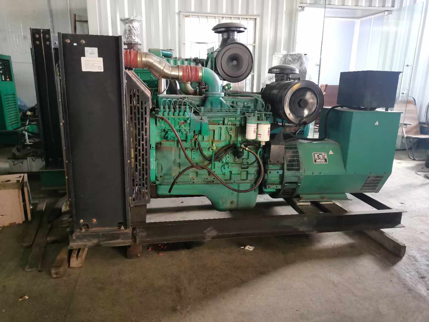 华宁发电机租赁如何确定电缆的承载电流是否在安全范围内？