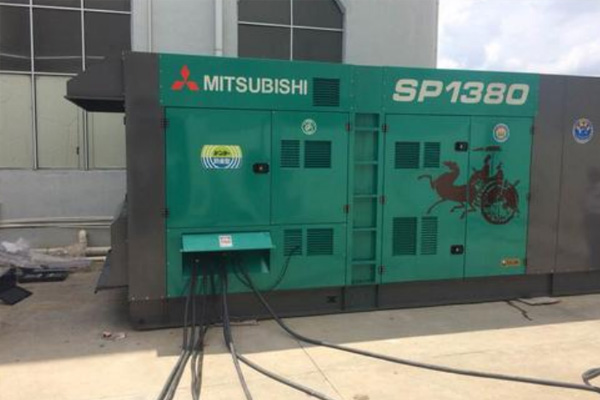 华宁为什么有些柴油发电机组的输出电压可以调节？