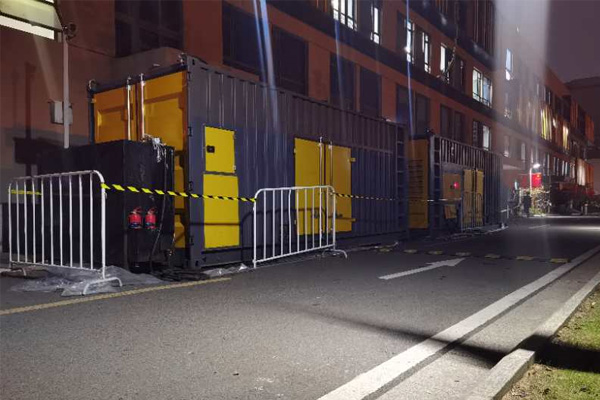 华宁柴油发电机组的输出电压是如何调节的？