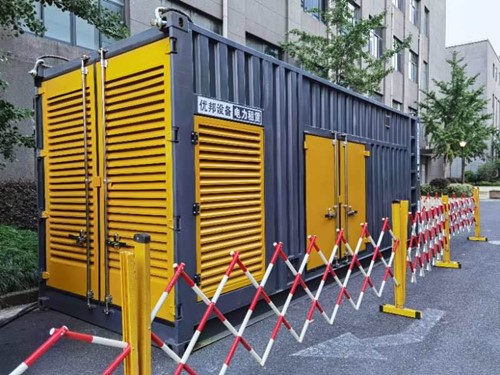 华宁如何使用转速表检查发动机的转速？