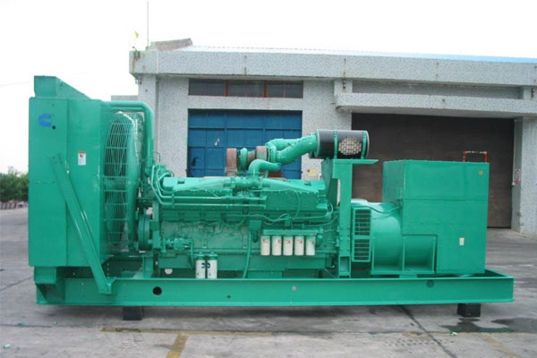 华宁工厂发电机应急发电时如何更准确地检查发电机状态？