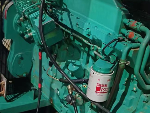 华宁如何确定新的发电机组控制系统是否与原系统兼容？